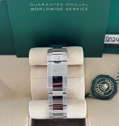 Rolex Daytona 126500ln Panda New New