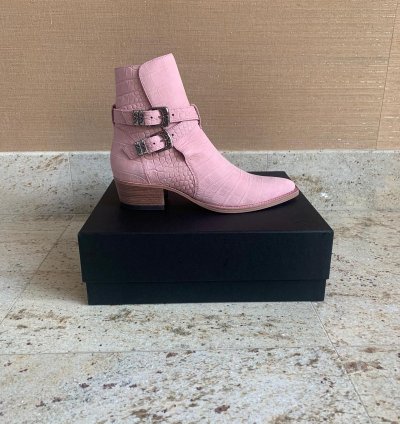 Embossed Crocodile Chain Boots