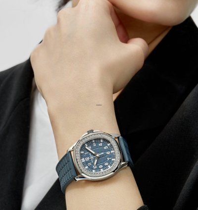 Patek Philippe Aquanaut Luce 5067a-025 Ladies Stainless Steel Blue Dial