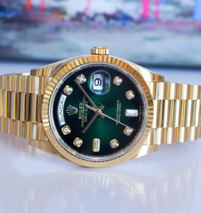 Rolex Day-date 36 18k Yellow Gold 128238 Green Ombre Diamond Dial 2022 Unworn 36mm Full Set