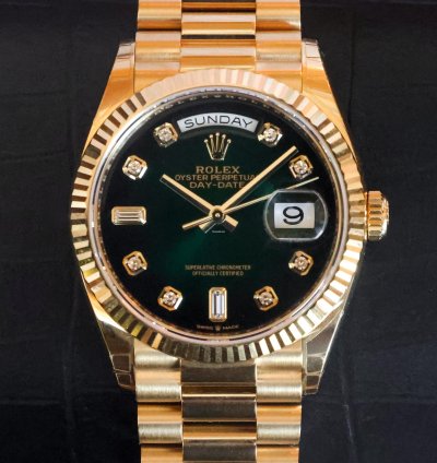Rolex Day-date 36 18k Yellow Gold 128238 Green Ombre Diamond Dial 2022 Unworn 36mm Full Set
