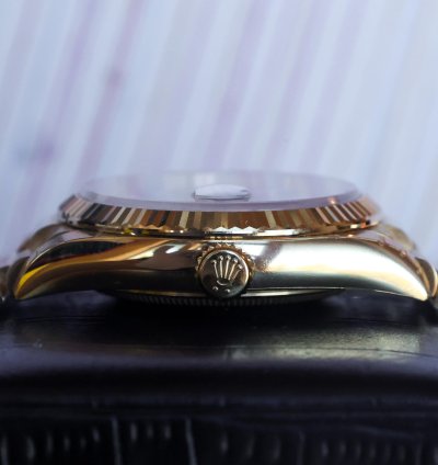 Rolex Day-date 36 18k Yellow Gold 128238 Green Ombre Diamond Dial 2022 Unworn 36mm Full Set