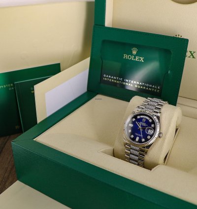 Rolex Day-date 36 18kt Wg Ref 128239 - Diamonds President And Blue Ombr Dial - Full Set 2022