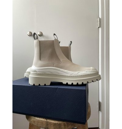 Explorer Nubuck Chelsea Boot