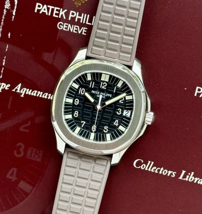 Patek Philippe Aquanaut Ref 5065 Full Set 2005 Serviced Mint