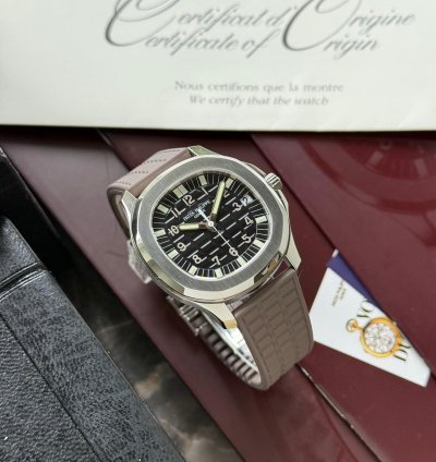 Patek Philippe Aquanaut Ref 5065 Full Set 2005 Serviced Mint