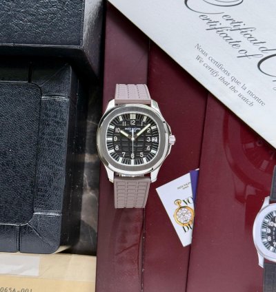 Patek Philippe Aquanaut Ref 5065 Full Set 2005 Serviced Mint