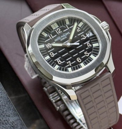Patek Philippe Aquanaut Ref 5065 Full Set 2005 Serviced Mint