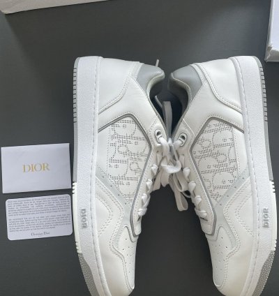 Low-top Sneaker