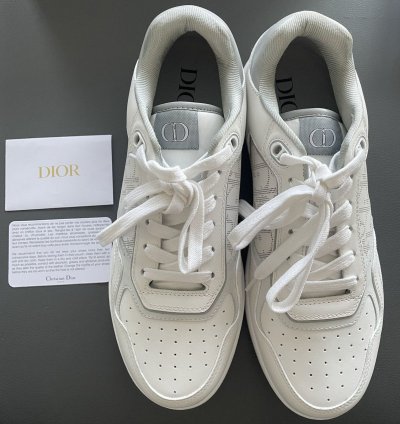 Low-top Sneaker