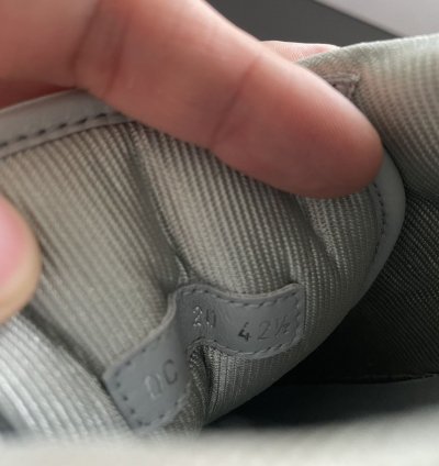 Low-top Sneaker