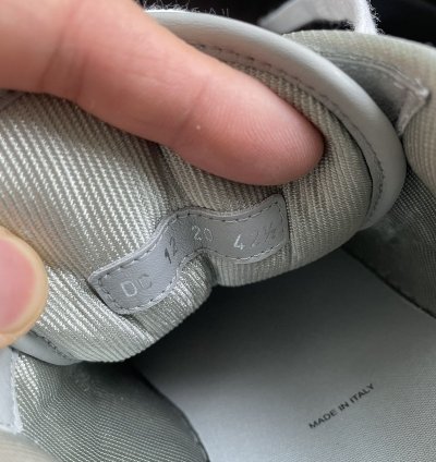 Low-top Sneaker