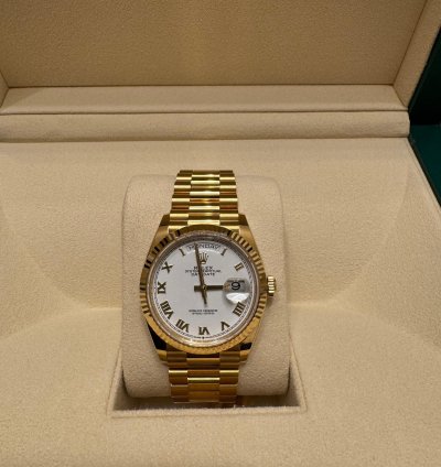 Rolex Day-date 36 36mm Gold White Face Roman Numbers