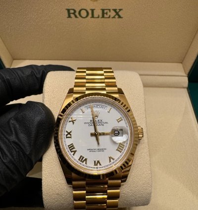 Rolex Day-date 36 36mm Gold White Face Roman Numbers
