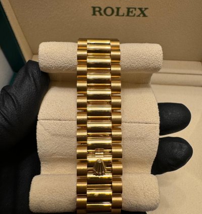 Rolex Day-date 36 36mm Gold White Face Roman Numbers