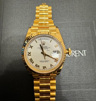 Rolex Day-date 36 36mm Gold White Face Roman Numbers