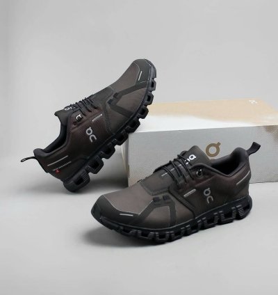 On Cloud 6 Waterproof White Thorn Black