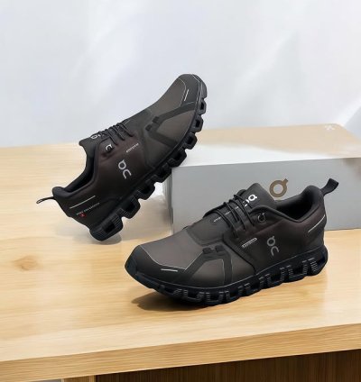 On Cloud 6 Waterproof White Thorn Black