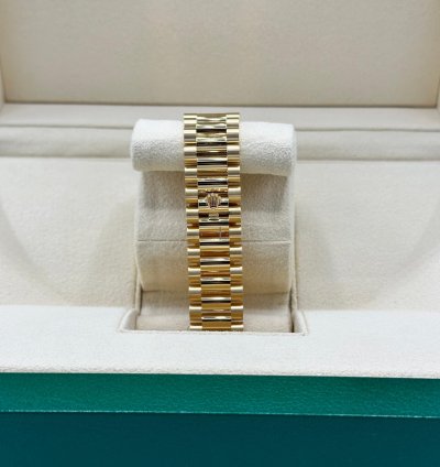 Rolex Day-date 36 Carnelian Dial Bnib 2024