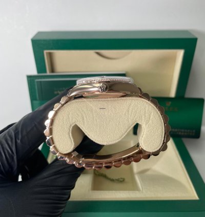 Rolex Day-date 36 Everose Gold Day-date 36 Watch - Fluted Bezel - Brown Diamond Dial 128235