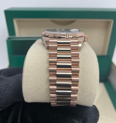 Rolex Day-date 36 Everose Gold Day-date 36 Watch-fluted Bezel-white Roman Dial - President Bracelet 128235