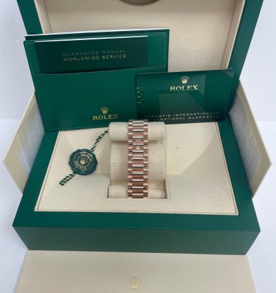 Rolex Day-date 36 Everose Gold Day-date 36 Watch-fluted Bezel-white Roman Dial - President Bracelet 128235
