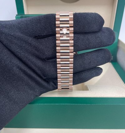 Rolex Day-date 36 Everose Gold Day-date 36 Watch-fluted Bezel-white Roman Dial - President Bracelet 128235