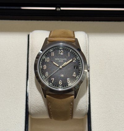 Patek Philippe Calatrava 5226g-001