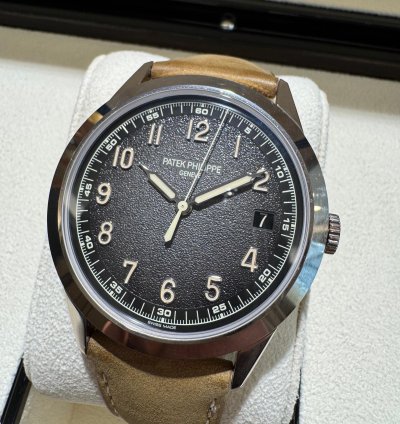Patek Philippe Calatrava 5226g-001