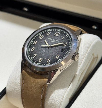 Patek Philippe Calatrava 5226g-001