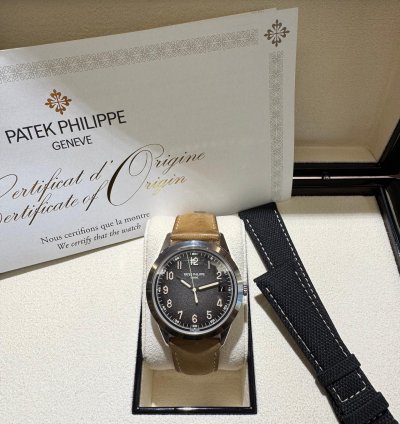 Patek Philippe Calatrava 5226g-001