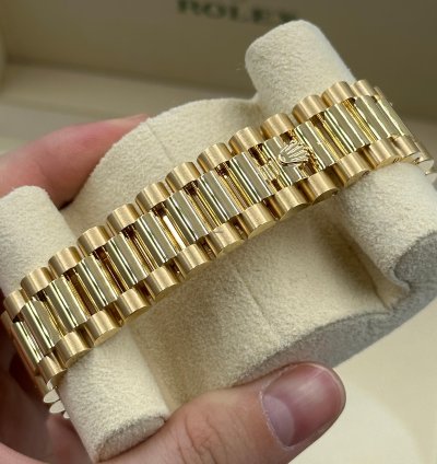 Rolex Day-date 36 Green Ombre Dial Yellow Gold President