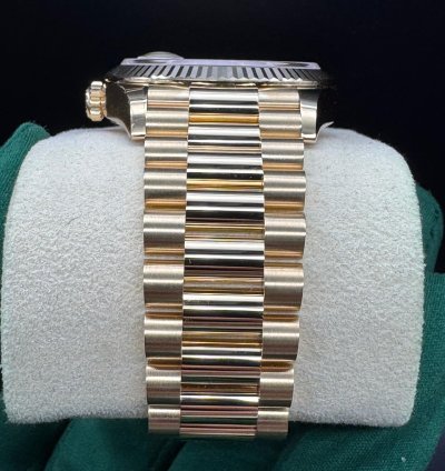 Rolex Day-date 36 Green Ombre Roman Dial Unworn