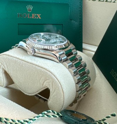 Rolex Day-date 36 Mint 2020 Day-date 36 Rainbow Crayola Pave Diamond Dial
