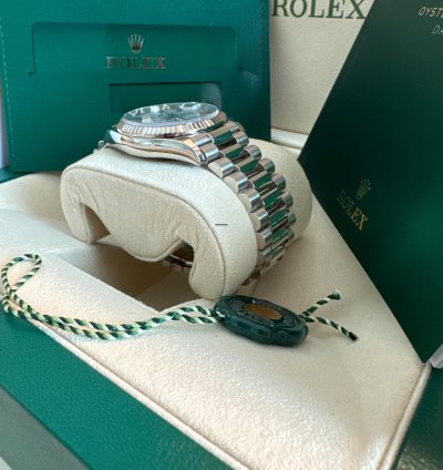 Rolex Day-date 36 Mint 2020 Day-date 36 Rainbow Crayola Pave Diamond Dial