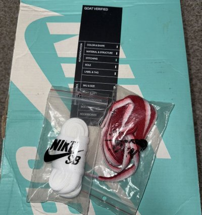 Nike Sb Dunk Low Strange Love