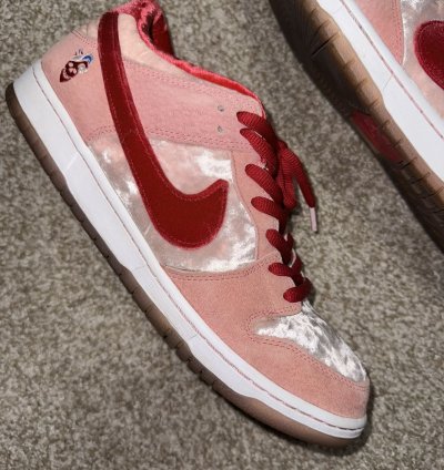 Nike Sb Dunk Low Strange Love