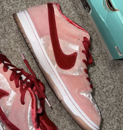 Nike Sb Dunk Low Strange Love