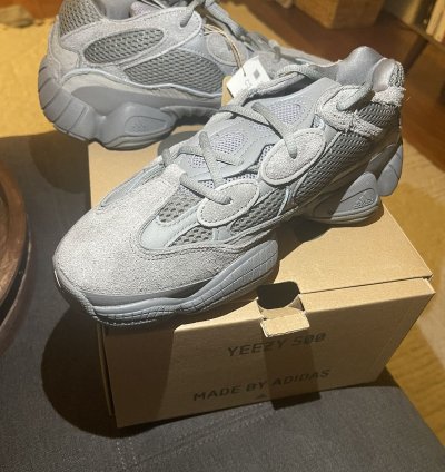 8 5 Grainte Yeezy 500