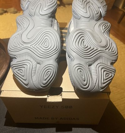 8 5 Grainte Yeezy 500