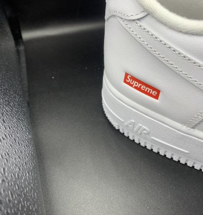 Supreme Nike Air Force 1 Low - Size 10 5