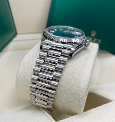Rolex Day-date 36 New Day-date 36mm 128239 Fluted Bezel Blue Ombre Diamond Dial Presidential Band