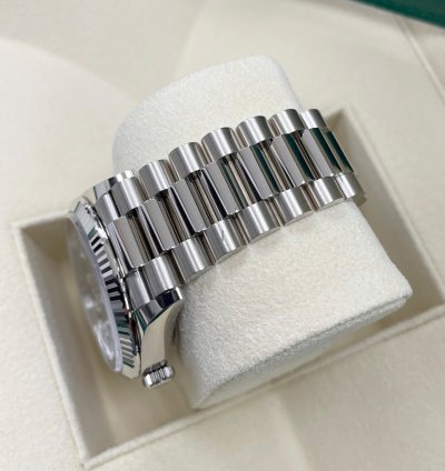 Rolex Day-date 36 New Day-date 36mm 128239 Fluted Bezel Blue Ombre Diamond Dial Presidential Band