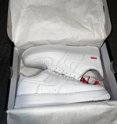 Supreme Nike Air Force 1 Low Sneakers2