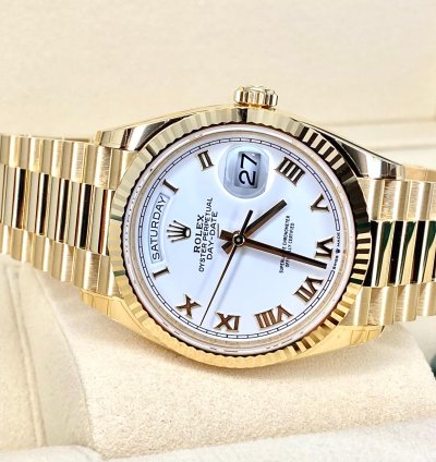 Rolex Day-date 36 New Full Set Full Stickers 2023 White Roman Dial 128238 Yellow Gold