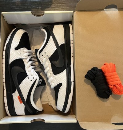 Nike Sb Dunk Low Tightbooth