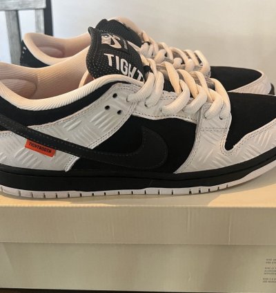 Nike Sb Dunk Low Tightbooth