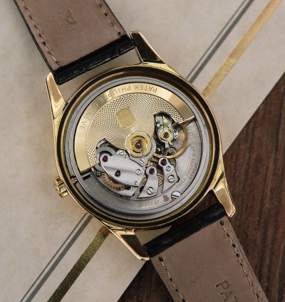 Patek Philippe Calatrava Vintage Calatrava Ref 2526 18kt Yellow Gold Mark Enamel Dial From Year 1955
