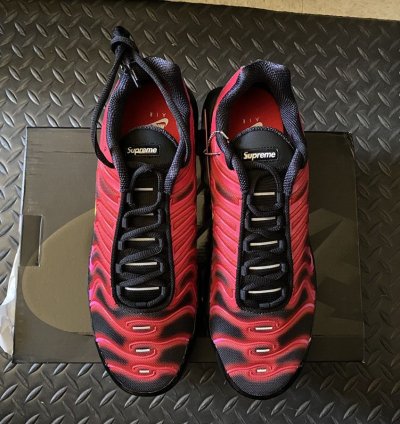 Supreme Nike Air Max Tn Plus