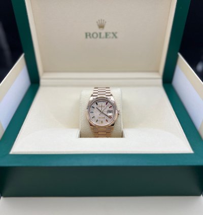 Rolex Day-date 36 Rainbow Pave Dial Rose Gold
